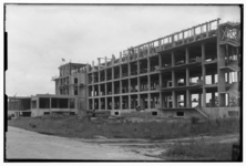 23748 FDSTORK-6791 Opname tijdens de bouw van het Koningin Juliana Ziekenhuis., 24-07-1952