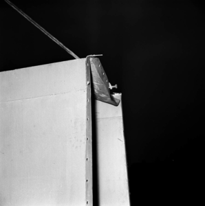 25192 FDSTORK-8374 Opname van een ongeval met een hijskraan in Stork's haven., 00-00-1956 - 00-00-1958