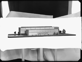 30174 FDSTORK-17310 Opname van een maquette van het nieuwe kantoorplan aan de Langelaarmaatweg te Hengelo en het ...