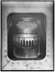 32292 FDSTORK-1403 Dieselmotoren. Inspectie van de zuiger met naar beneden gelaten ondervoering., 16-11-1960