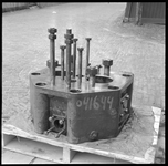 32650 FDSTORK-11070 Opname van een cilinderblok (Delden - ?)., 00-00-1957 - 00-00-1958