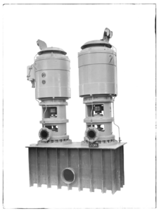 8617 FDSTORK-3851 Pompen. Twee verticale condensaatpompen, type V.L.C. 35x5-15A, bestemd voor het Gemeentelijk ...