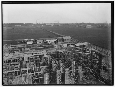 8752 FDSTORK-5863 Diversen. Betonbouw aan de Nieuwe Twentsche Centrale aan de Bornsche Weg., 13-03-1921