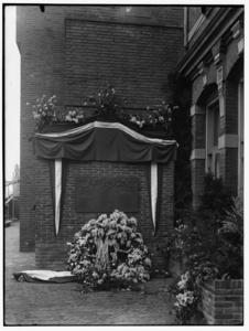 8799 FDSTORK-6378 Diversen. Opname van het monument ter nagedachtenis aan de oorlogsslachtoffers., 00-00-1946
