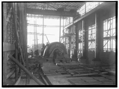 9320 FDSTORK-5901 Diversen. Bouw nieuwe Twentsche Centrale aan de Bornsche Weg, montage Turbine., 30-09-1921