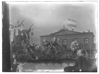 9850 FDSTORK-5433 Diversen. Feestwagen van depersoneelsvereniging Stork tijdens Koninginnefeest 1938, 31-08-1898