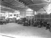10382 FDHEEMAF001040 Overzicht werkplaats Spijkergarage, 1915-01-01