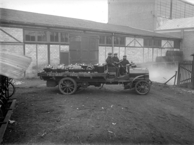 11922 FDHEEMAF001185 Aan motoren op Spijker vrachtwagen, gereed voor transport, 1917-10-01