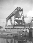 11949 FDHEEMAF001759 Eén der beide nieuwe brugkranen van de suikerfabriek Holland in Halfweg, 1920-10-01