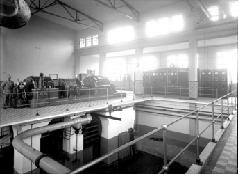 13000 FDHEEMAF030405 Machinekamer van textielfabriek Schuttersveld van Gebr. Van Heek te Enschede, 1926-11-11