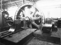 13055 FDHEEMAF031516 Speciale machine voor het afdraaien van grote rotoren (pag. 657 HEEMAF-POST), 1929-07-11