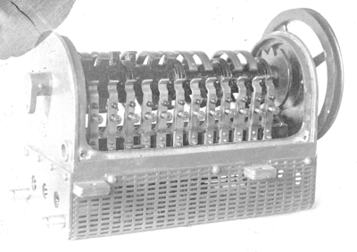14350 FDHEEMAF000198 Nokkencontroller met aangebouwde en luchtgekoelde weerstandsbank. Gegevens onbekend, 1912-09-01