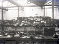 15375 FDHEEMAF003185 Montage van kastenbatterijen in de fabriek, 1924-05-10