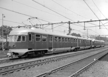 17427 FDHEEMAF059403 Nieuw tweewagentreinstel (nummers 283 en 284) van de Nederlandse Spoorwegen op het emplacement van ...