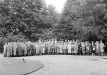 17729 FDHEEMAF064017 Foto 's gemaakt tijdens het eerste jaarlijkse uitstapje voor gepensioneerden van HEEMAF NV, 1958-06-27