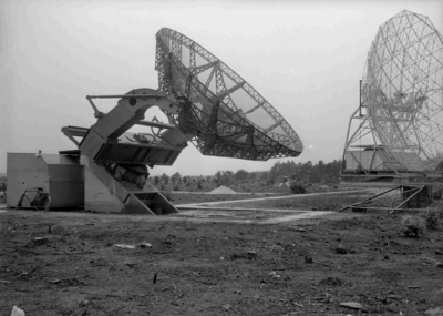 19863 FDHEEMAF062417 De radiotelescoop van de Radio Sterrenwacht bij Dwingelo, 1955-10-26