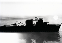 2249 FDHEEMAF053759 Combinatiefoto gebruikt voor nieuwjaarskaarten. Afbeelding van HEEMAF-motoren en een schip, 1937-12-01