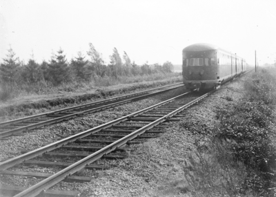 24436 FDHEEMAFF 386 Dieselelektrisch treinstel tijdens een rit, 1938-10-10