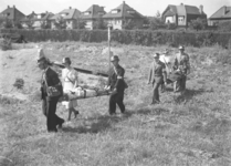 24635 FDHEEMAFF 446 Oefening van gewondentransport op het HEEMAF terrein, 1940-07-01
