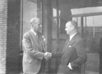 25709 FDHEEMAFA 010 President-directeur mr. Knox van Westinghouse wordt ontvangen door directeur Keus, 1947-07-01
