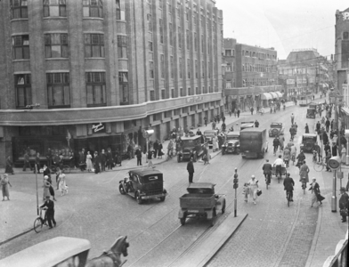25851 FDHEEMAFF 261 Overzicht van het kruispunt Wagenstraat in Den Haag, 1933-07-10