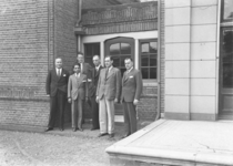 25960 FDHEEMAFF 301 Groepsfoto van zes personen, waaronder de heren Stapff en De Bruijn, 1937-03-01