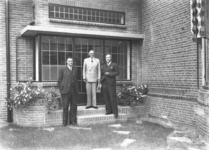 26044 FDHEEMAFF 317 De heer Stapff met bezoekers van Westinghouse, 1937-08-11