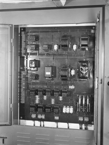 2943 FDHEEMAF056058 Apparatenkast in de machinekamer van de personenlift in het HEEMAF kantoorgebouw, 1943-09-15