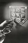 3538 FDHEEMAF056670 Metalen HEEMAF logo met hand en schroevendraaier, 1947-07-07