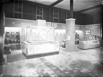 4692 FDHEEMAF032003 Stand met HEEMAF producten op een tentoonstelling in Frankfurt am Main, 1930-06-15
