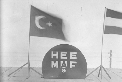 5912 FDHEEMAF033233 Vier foto's van HEEMAF stand op een tentoonstelling in Turkije, 1934-11-01