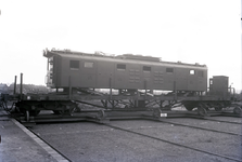 9244 FDHEEMAF003241 Gedemonteerde locomotief voor Java, geladen op goederenwagen. Zie ook: FDHEEMAF003206; 03214 t/m ...