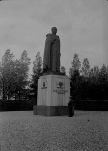 105 Tubbergen: Opname van het monument voor dr. Schaepman., 03-06-1938