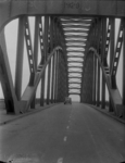 119 Zwolle: Opname van een auto op de IJsselbrug., 1935-05-23