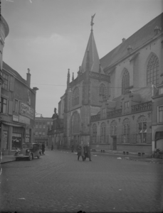 126 Zwolle: Opname van de Grote Kerk gezien vanuit de Voorstraat., 24-01-1936