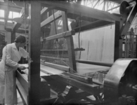 39 Opname van een Jacquardgetouw die gebruikt werd op de Hogere Textielschool Enschede., 1936-05-04