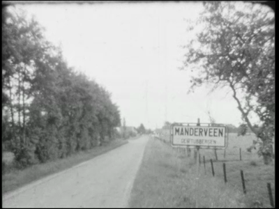 10192BB02235 Een zg. Adolfsfilm over het dorp Manderveen in 1967. Beelden van veel verschillende personen met hun ...