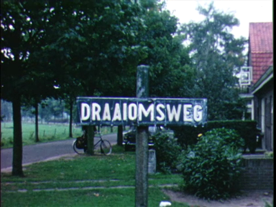 10195BB02238 Dorpsfilm met diverse fragmenten over het leven in Diepenveen in het begin van de jaren '70. O.m. aanleg ...