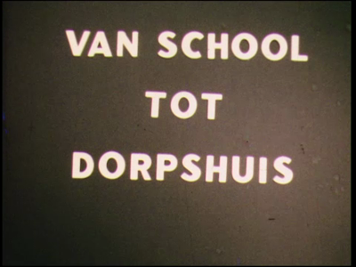 10196BB02239 Reportage over de verbouwing van het schoolgebouw in Diepenveen tot dorpshuis in 1966. Na een manifestatie ...