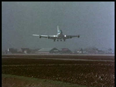 10318BB00442 Een film rondom de bewaking van het vliegverkeer op Schiphol m.b.v. een radar van Signaal., 23-02-1981