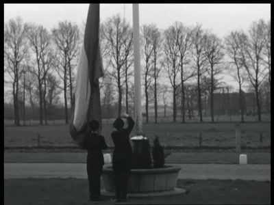 10319BB00443 Een film rondom het bezoek van de minister van defensie Ir. S.H. Visser aan Holland Signaal, met beelden ...