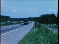 1075BB08153 Een bedrijfsfilm rond mechanisch wegenonderhoud, met beelden van een motormaaier., 00-00-1965