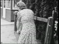 10849BB02280 Een zg. Adolfssfilm over het dorp Westerhaar uit 1950. Beelden van veel verschillende personen met hun ...