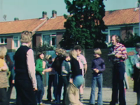 10875BB02306 Een film rond de kinderen van de Zwaluwenschool te Almelo, met beelden van o.a. spelen op het schoolplein, ...