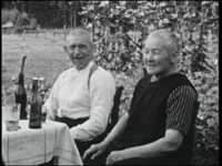 12444BB01899 Een familiefilm rond een ouder echtpaar uit Goor, met kinderen, rond begin jaren 50, met beelden van de ...