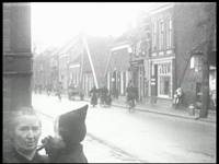 13103BB01980 Een familiefilm rond de familie Baan, met beelden van o.a. de Haarstraat te Rijssen in '52 met Dini en Aal ...
