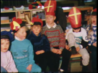 3119BB03748 Een film rond het Sinterklaasfeest van 1987 en beelden van de feestelijkheden op Koninginnendag 1988, met ...