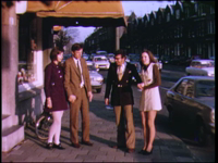 3696BB03791 Samenvatting:Familiefilm in Zwolle in de jaren 1980.Beschrijving:Beelden van de familieleden op straat en ...