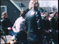 3772BB05679 Motorraces in Ammerzoden en Raalte in 1975. Een racemotor van Wildeman Zwolle doet mee. Op de motor staat ...