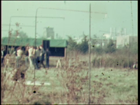 3905BB07663 Een film rond het 10-jarig bestaan van de Deventer MTS, met beelden van:- Het plaatsen van een paal, ...